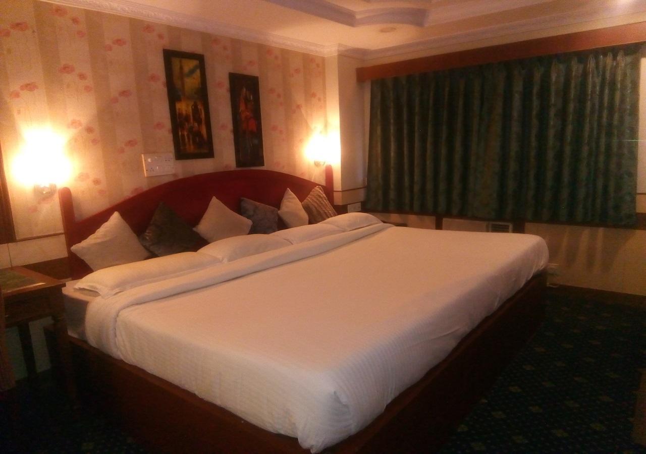 Hotel Monsoon Palace Ґувахаті Екстер'єр фото