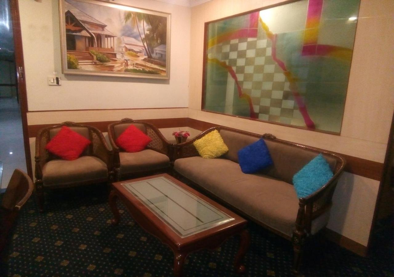 Hotel Monsoon Palace Ґувахаті Екстер'єр фото