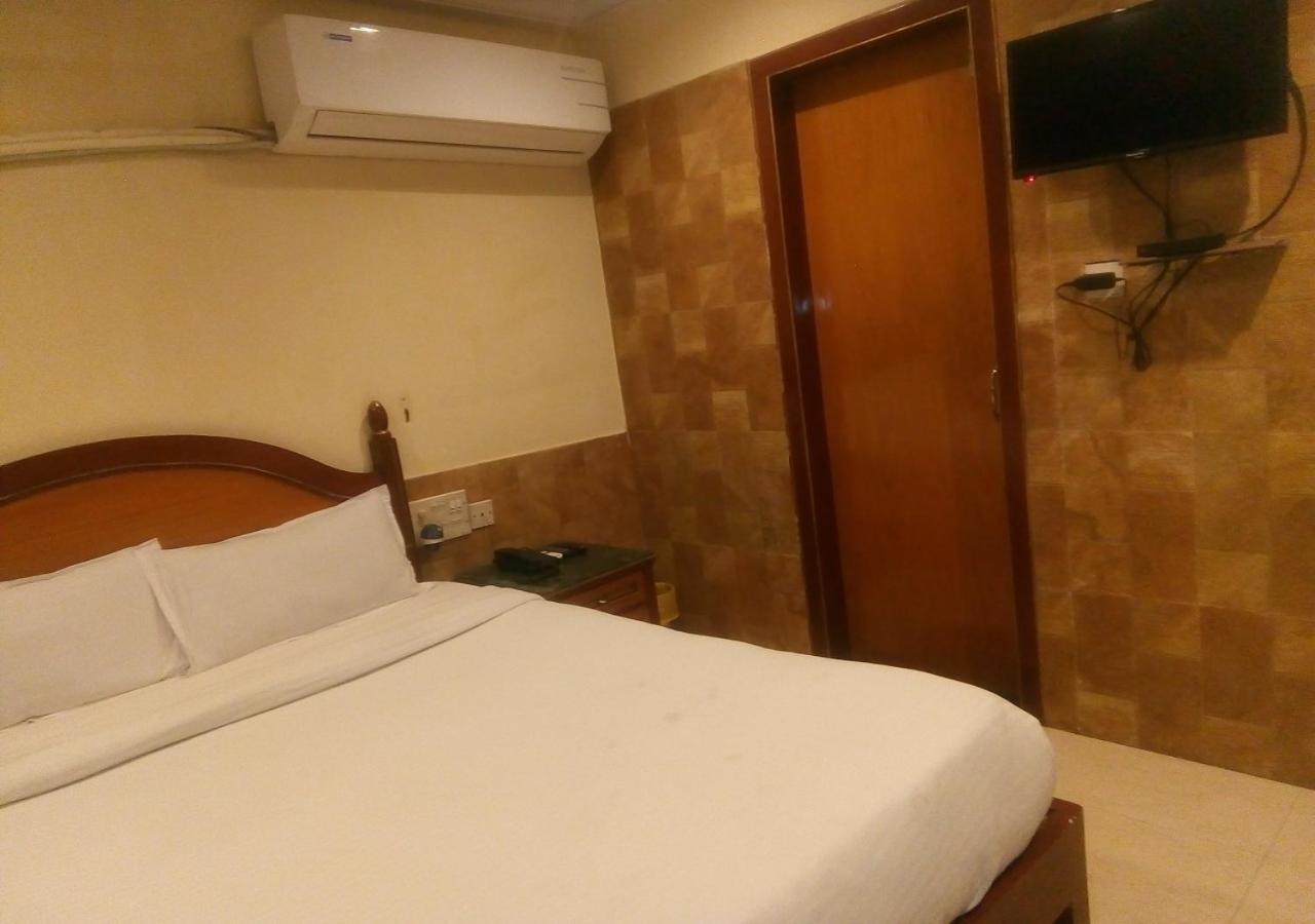 Hotel Monsoon Palace Ґувахаті Екстер'єр фото