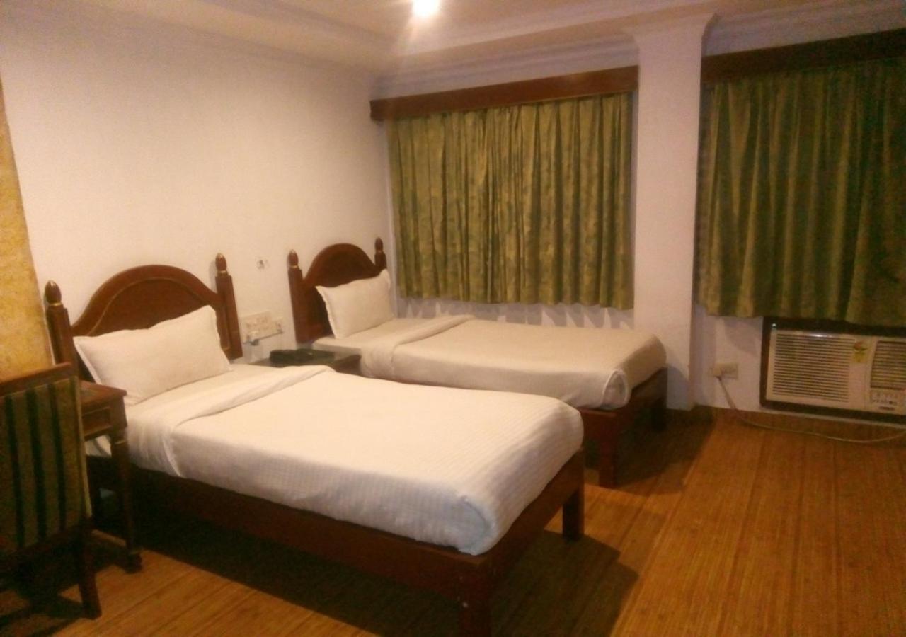 Hotel Monsoon Palace Ґувахаті Екстер'єр фото